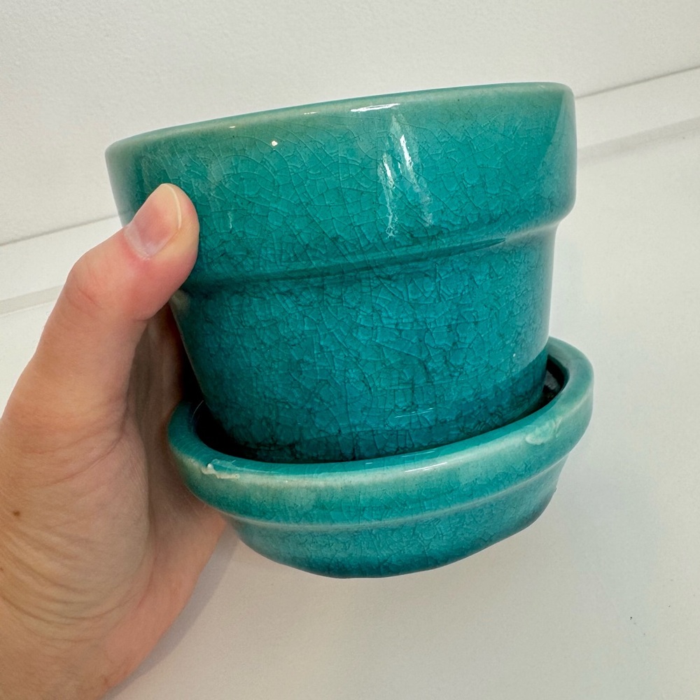 Gorgeous Teal Crackled Ceramic Glazed Planter With Built-In Drip Tray - Picture 4 of 4